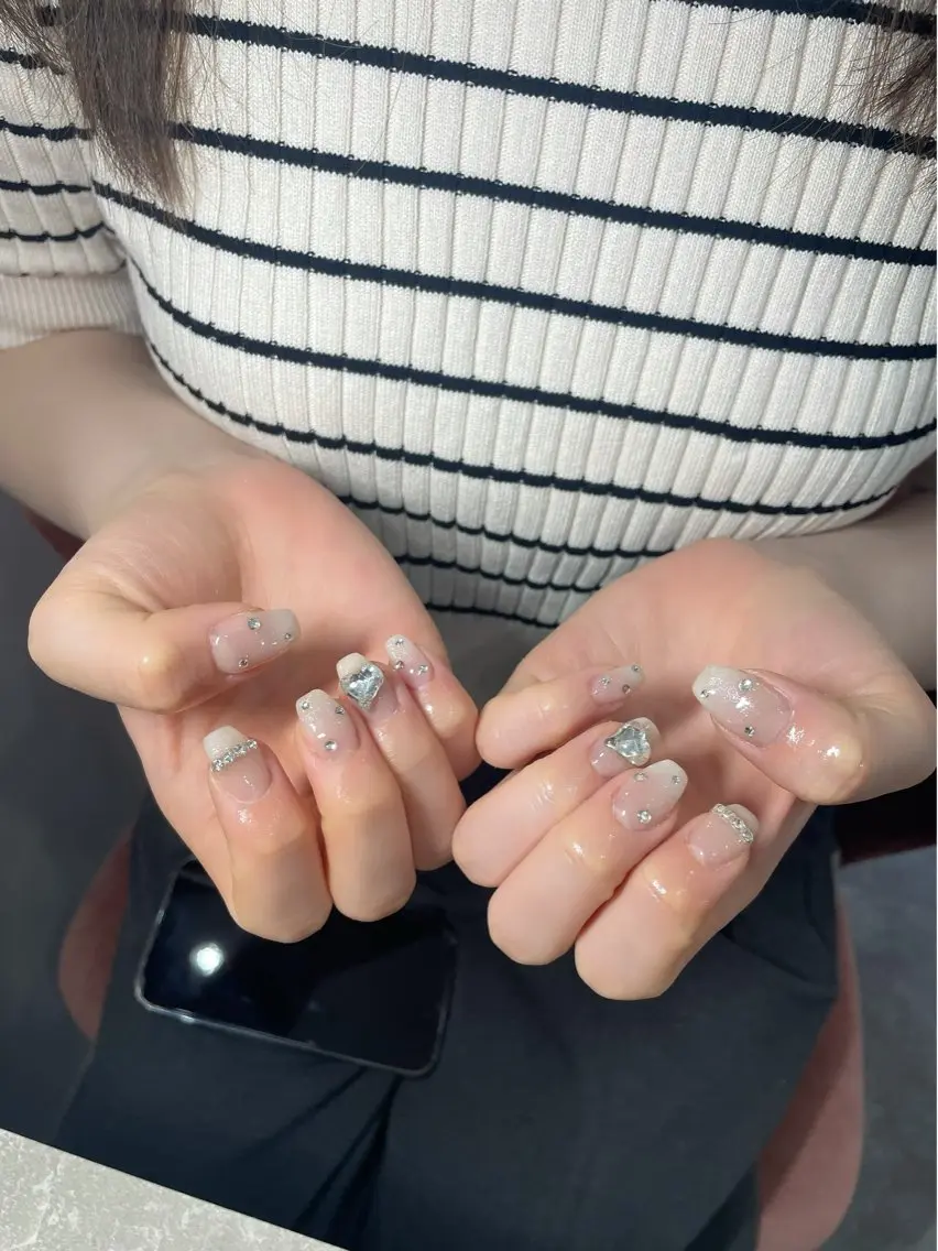 ネイル LAVISH 大和店 emi･:*+のネイルデザイン