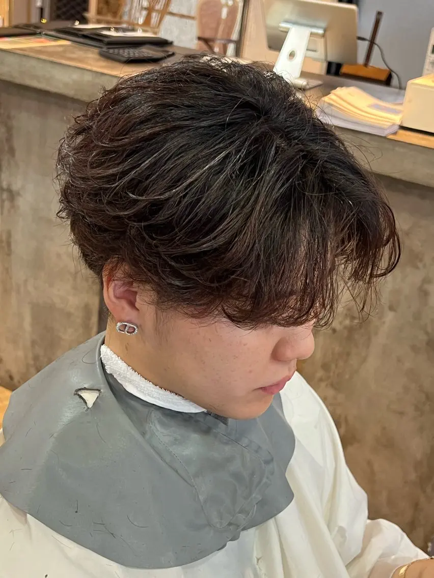 ミディアム メンズ センターパート 湖城 恵吾のヘアスタイル