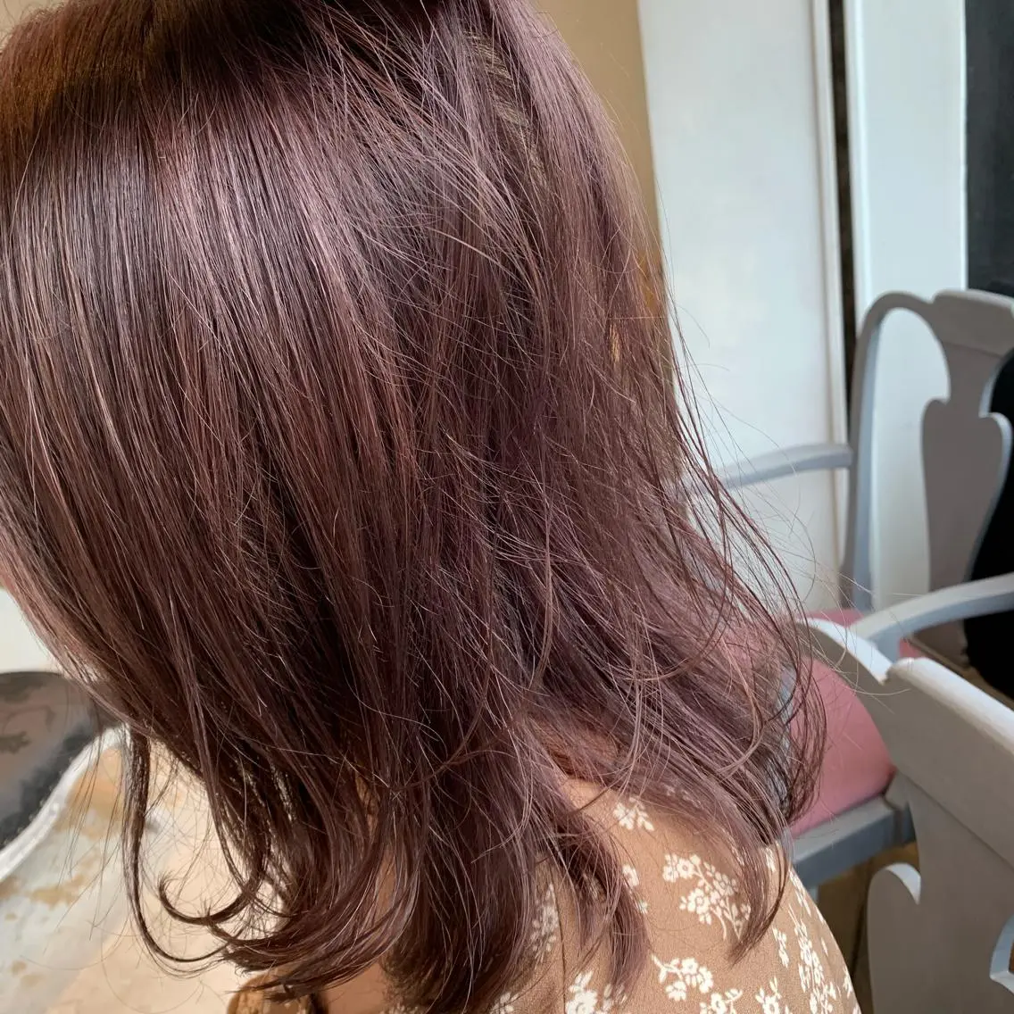 セミロング SAKINO ベージュカラーのヘアスタイル