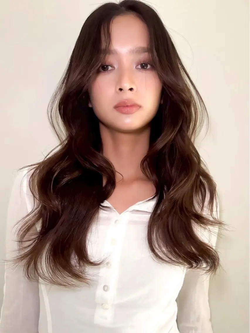 ロング カラー 三野宮 莉羽のヘアスタイル