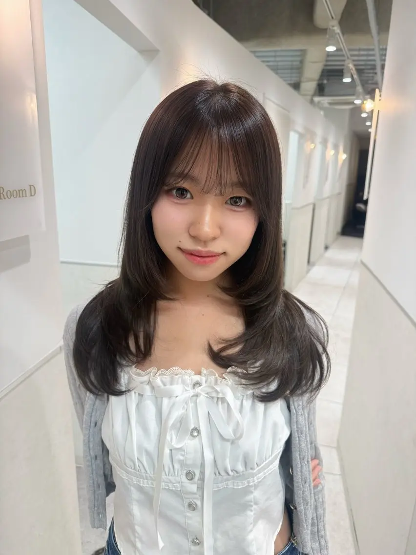 セミロング カラー レイヤーカット カット ヘアカラー トリートメント ラベンダー💜オリー ブ💚暗髪🖤のヘアスタイル