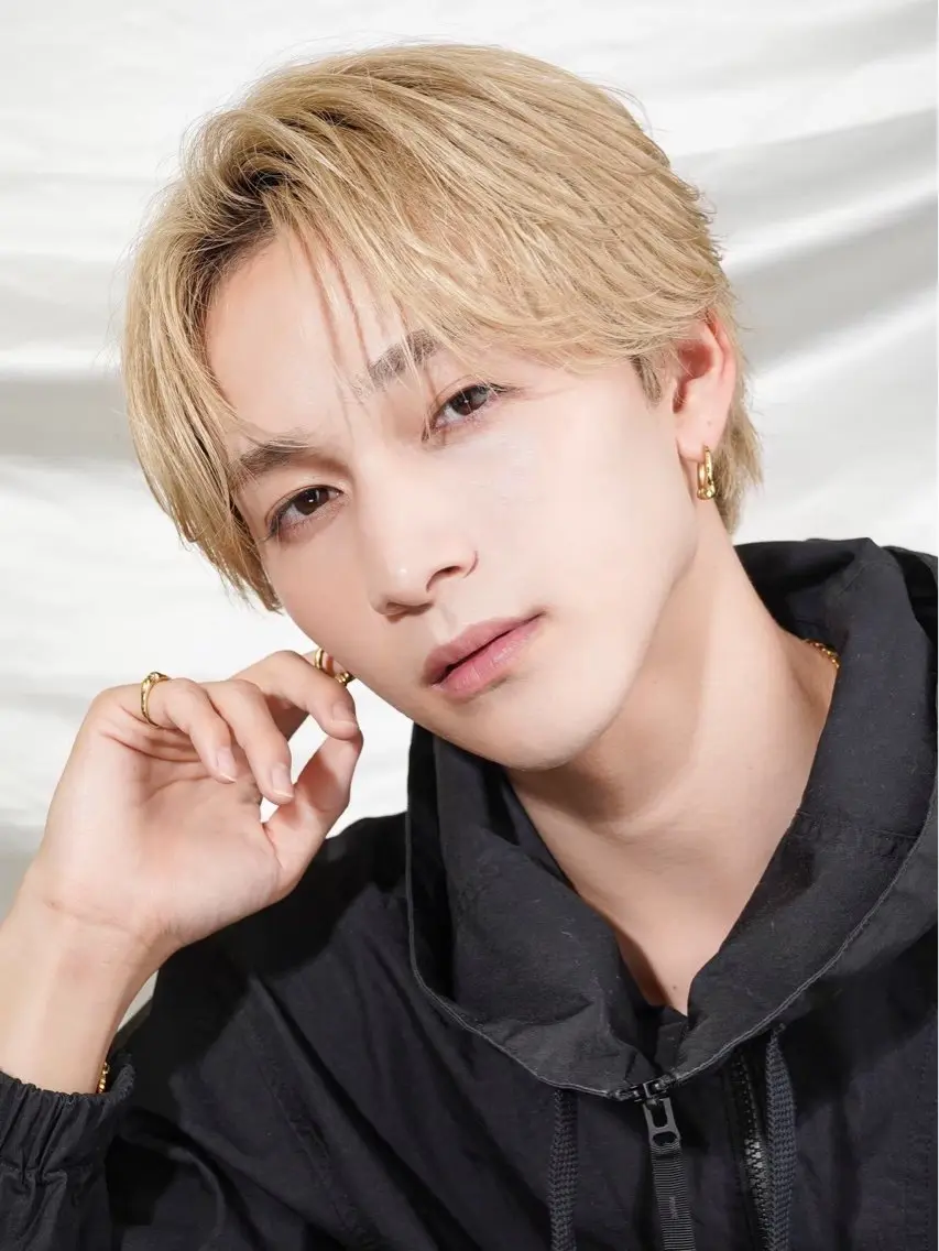 ショート ヘアカラー 角戸 嵐のヘアスタイル