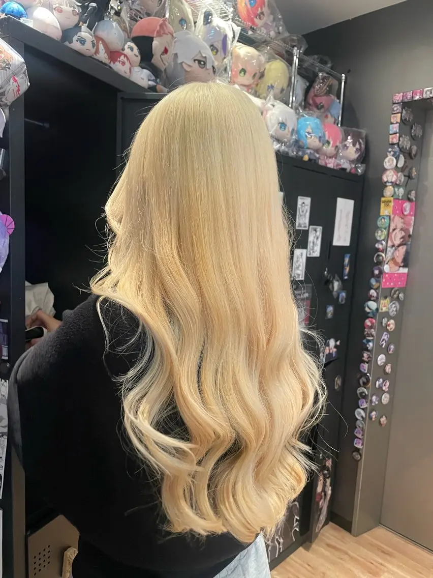カラー 抜きっぱなしブロンド ブロンド ハイトーンカラー ヘアカラー トリートメント 似合わせカット/ デザインカラー🦄のヘアスタイル