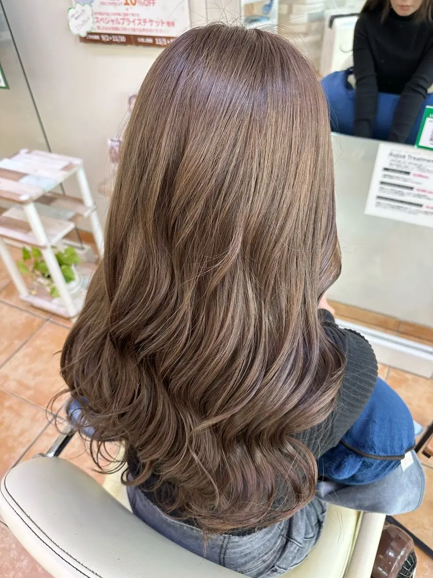 カラー ベージュカラー ブリーチ 廣藤 梨花のヘアスタイル