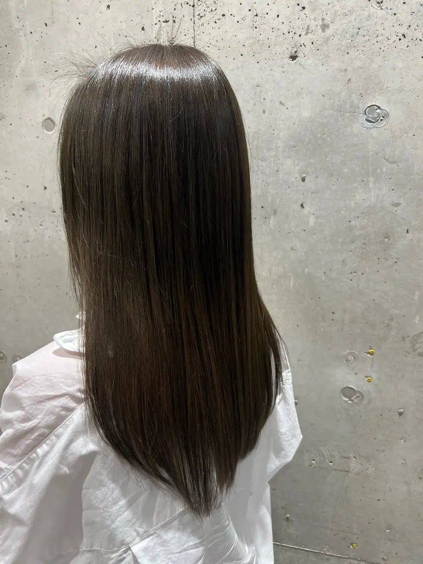 セミロング カラー 畑中 香穂のヘアスタイル