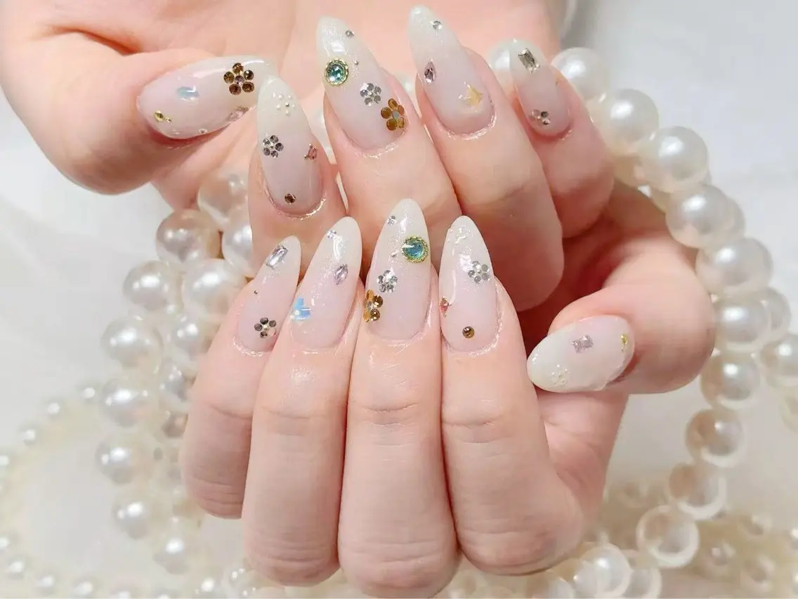 ネイル オーロラネイル 長さ出し フレンチネイル ガーリー キラキラネイル RIn 🎀のネイルデザイン
