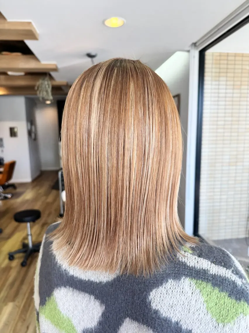ミディアム カラー アッシュ ベージュカラー ヘアカラー トリートメント ツキダテ ユイのヘアスタイル
