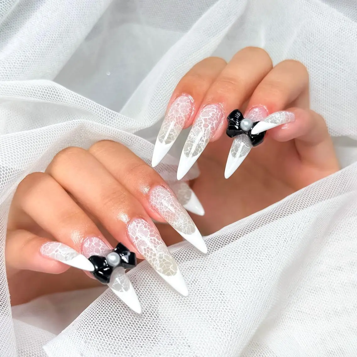 ロング カラー グラデーションカラー 韓国風ヘア ハンドネイル Bling Salonのネイルデザイン