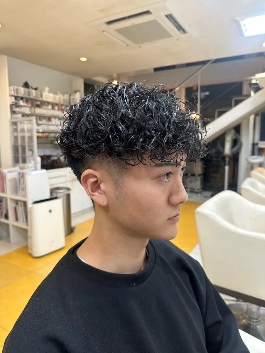 パーマ メンズ スペインカール 刈り上げ タカセ レンのヘアスタイル