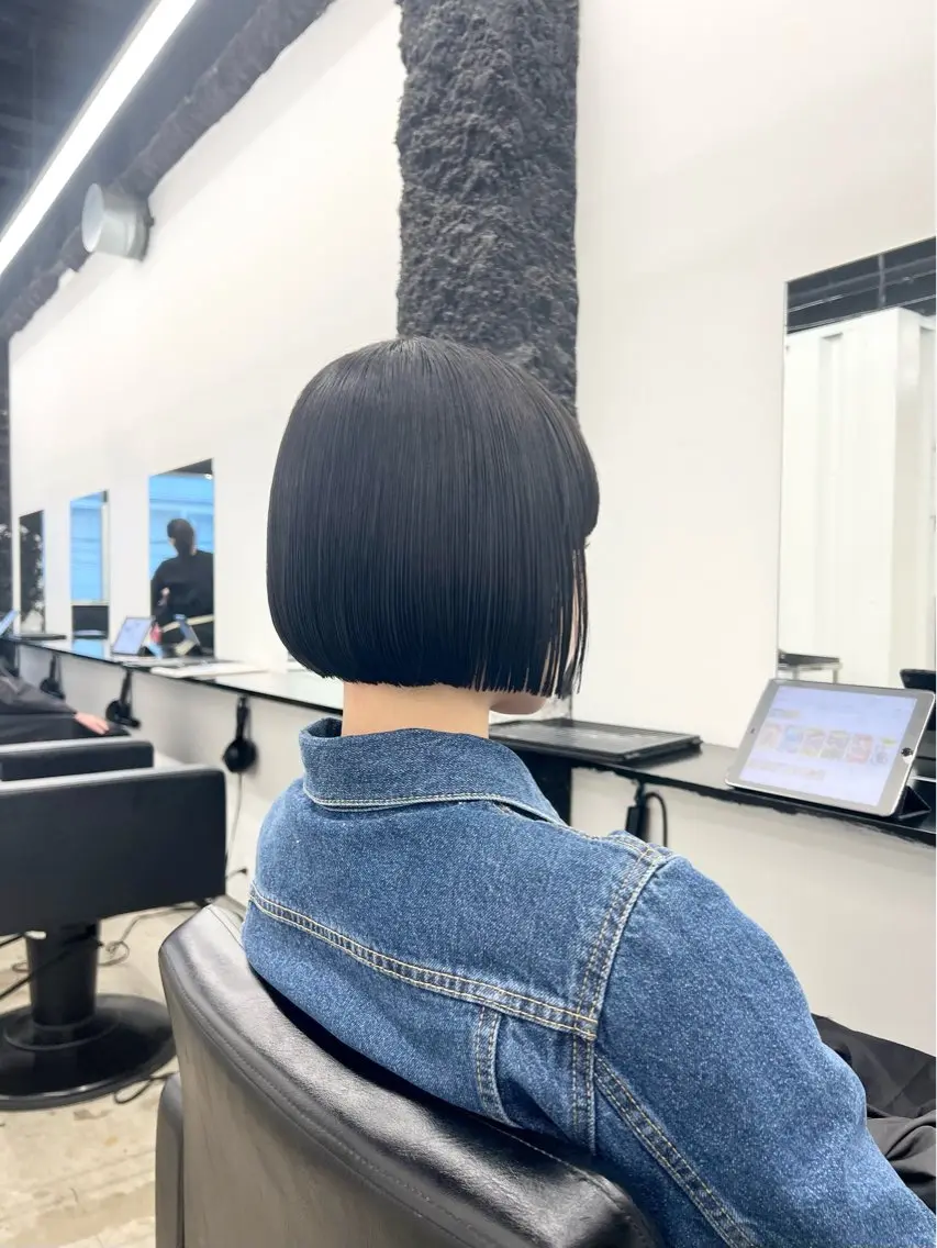 ショート カラー 黒髪 ブルーカラー ブルーブラック ボブ カット ヘアカラー トリートメント HARU//原宿🤍 リピート率NO.1のヘアスタイル
