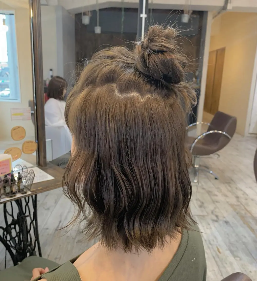 ミディアム カラー ヘアアレンジ ハーフアップ お団子ヘア LoRE hair 四条河原町　西尾友里のヘアスタイル