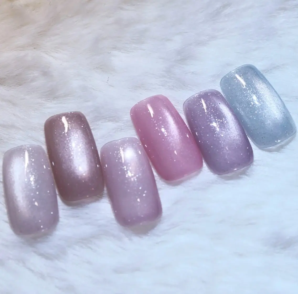 ネイル ラメ(グリッター) シルバー ホワイト M🎀 nailのネイルデザイン