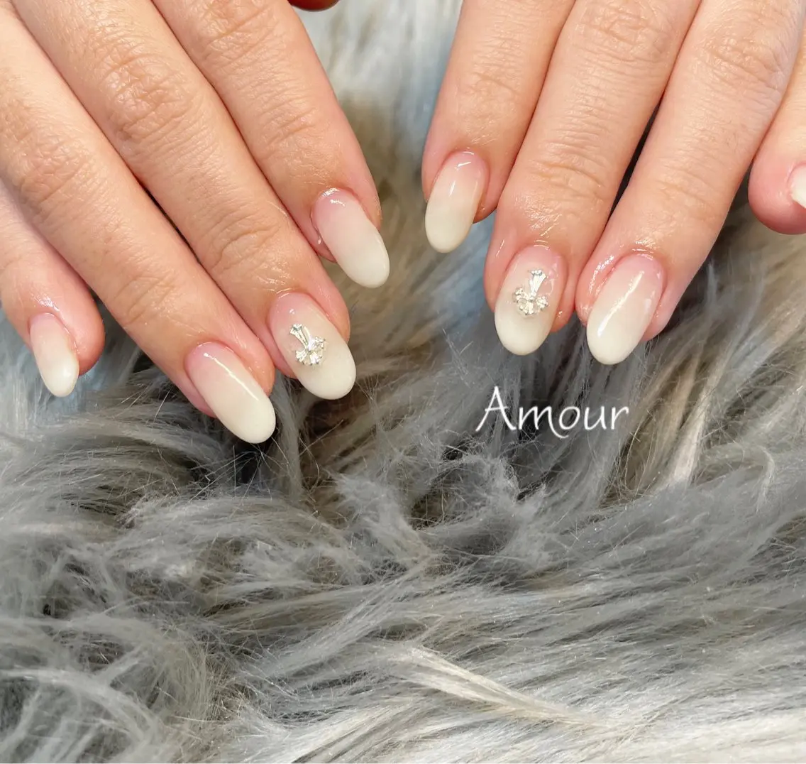 ネイル グラデーション ホワイト ハンドネイル Nail Salon Amourのネイルデザイン