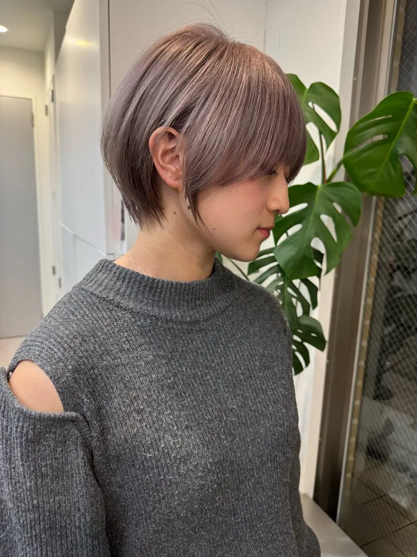 ショート ハイトーン💎 ホワイトベージュ坪谷のヘアスタイル