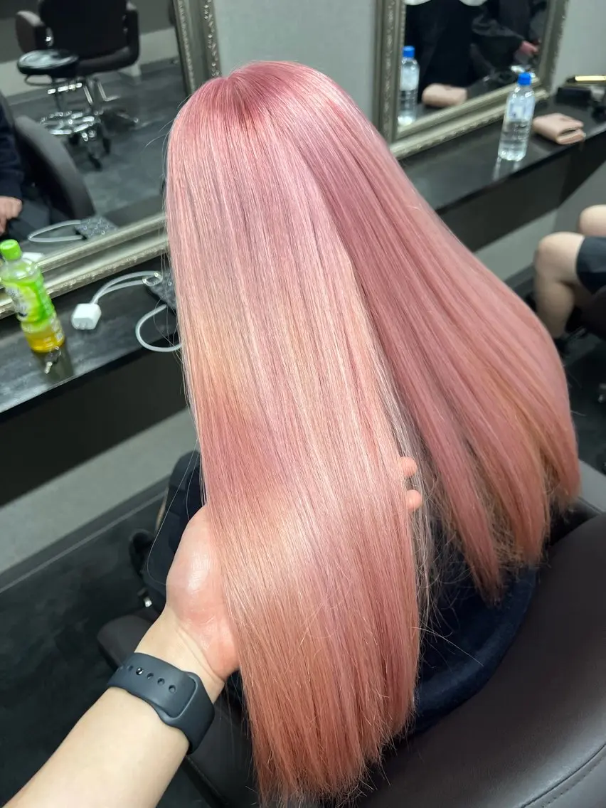 セミロング カラー ヘアカラー ハイトーンカラー 坂本 翼のヘアスタイル