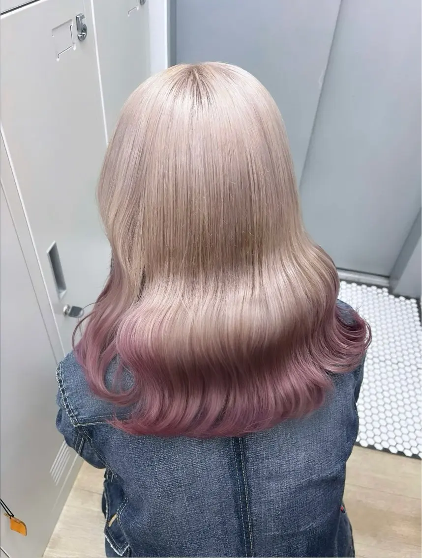 セミロング カラー ヘアアレンジ ハイトーンカラー ヘアカラー 柏木 理那のヘアスタイル