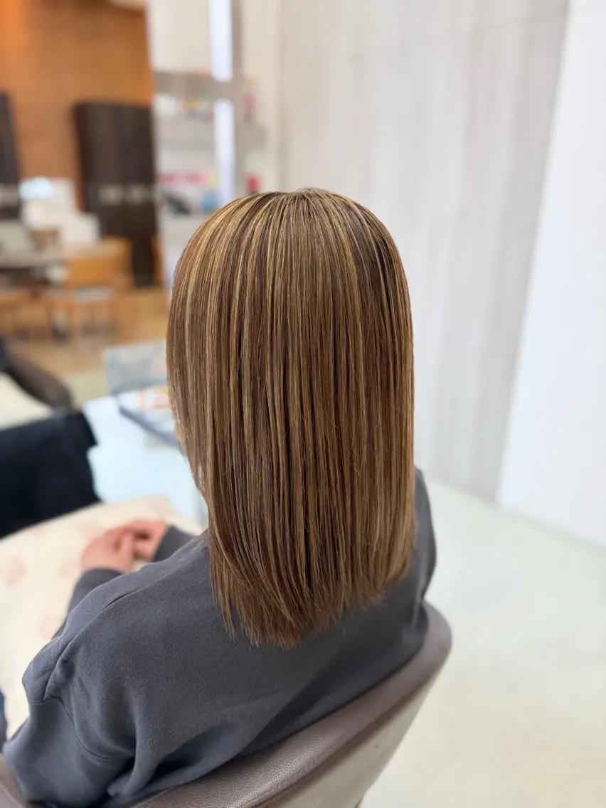 ミディアム カラー カット ヘアカラー 新井優馬|縮毛矯正/ 地毛風ストレートのヘアスタイル