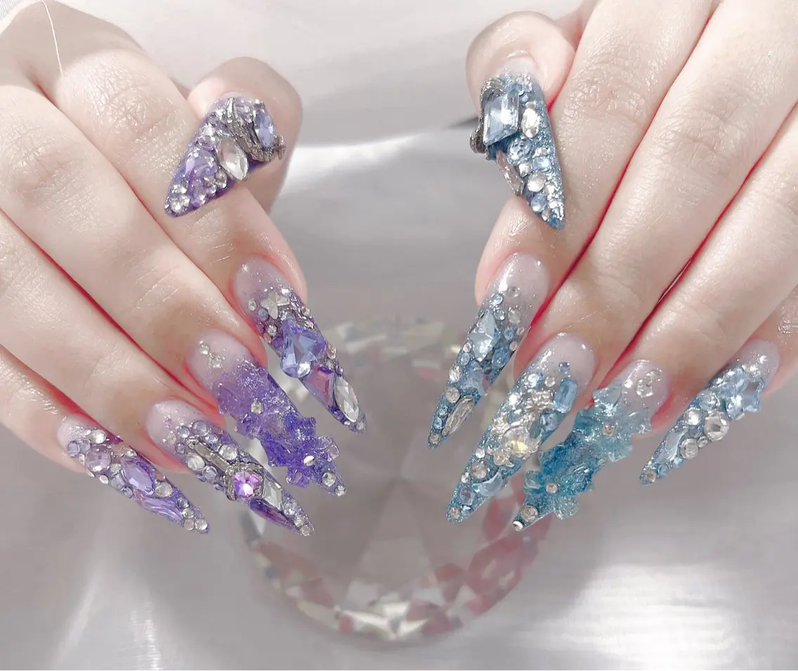 ネイル アートネイル グラデーション キラキラネイル ニュアンスネイル オフィスネイル ハンドネイル Amee Nail Salonのネイルデザイン