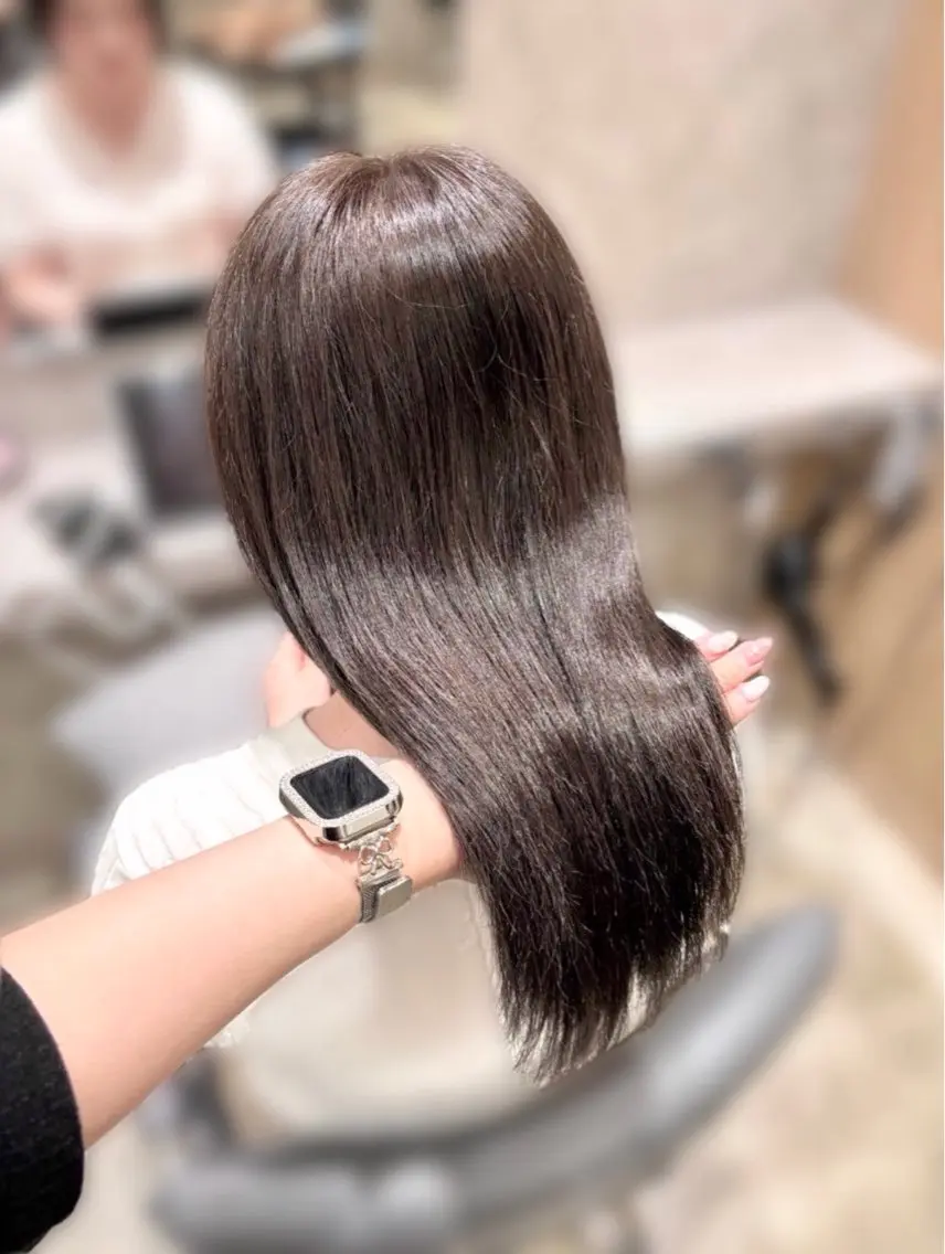セミロング カラー 透明感カラー ダークグレー ダークグレージュ グレージュ ヘアカラー より♡新宿♡ モデル募集中🪽のヘアスタイル