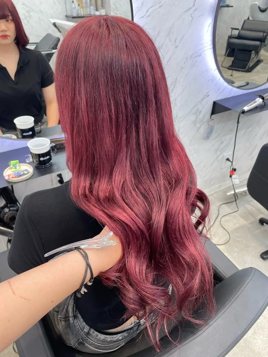 ロング カラー レッドカラー 韓国ヘア🎀 /♡𝓝𝓸𝓪♡のヘアスタイル