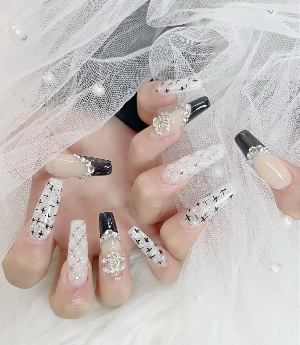 ネイル 長さ出し フレンチネイル ラメ(グリッター) ハンドネイル nail salon AIのネイルデザイン