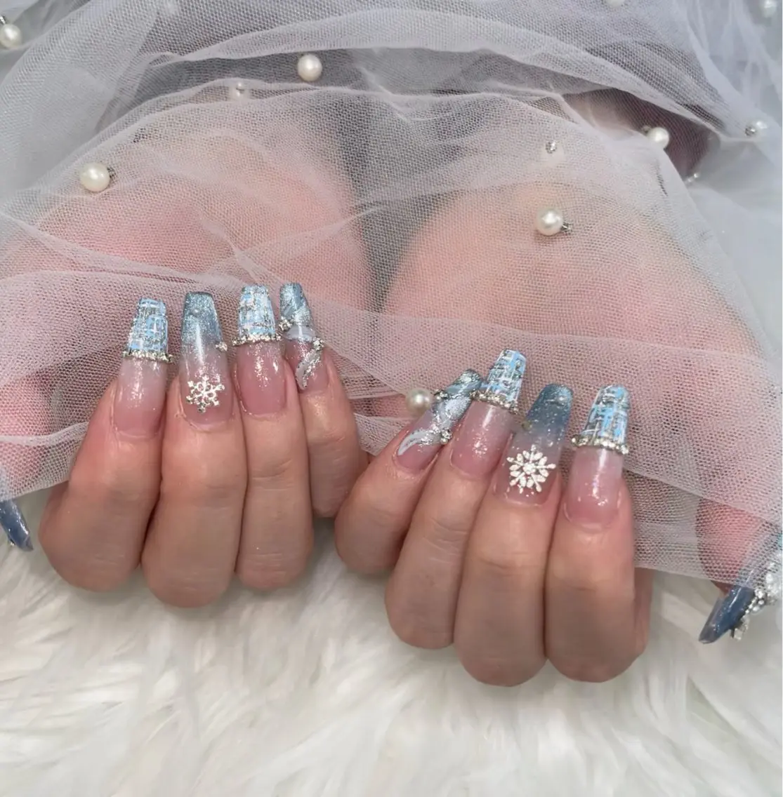 ネイル オーロラネイル クリアネイル 成人式 フラッシュネイル ジェルネイル ハンドネイル Amee Nail Salonのネイルデザイン