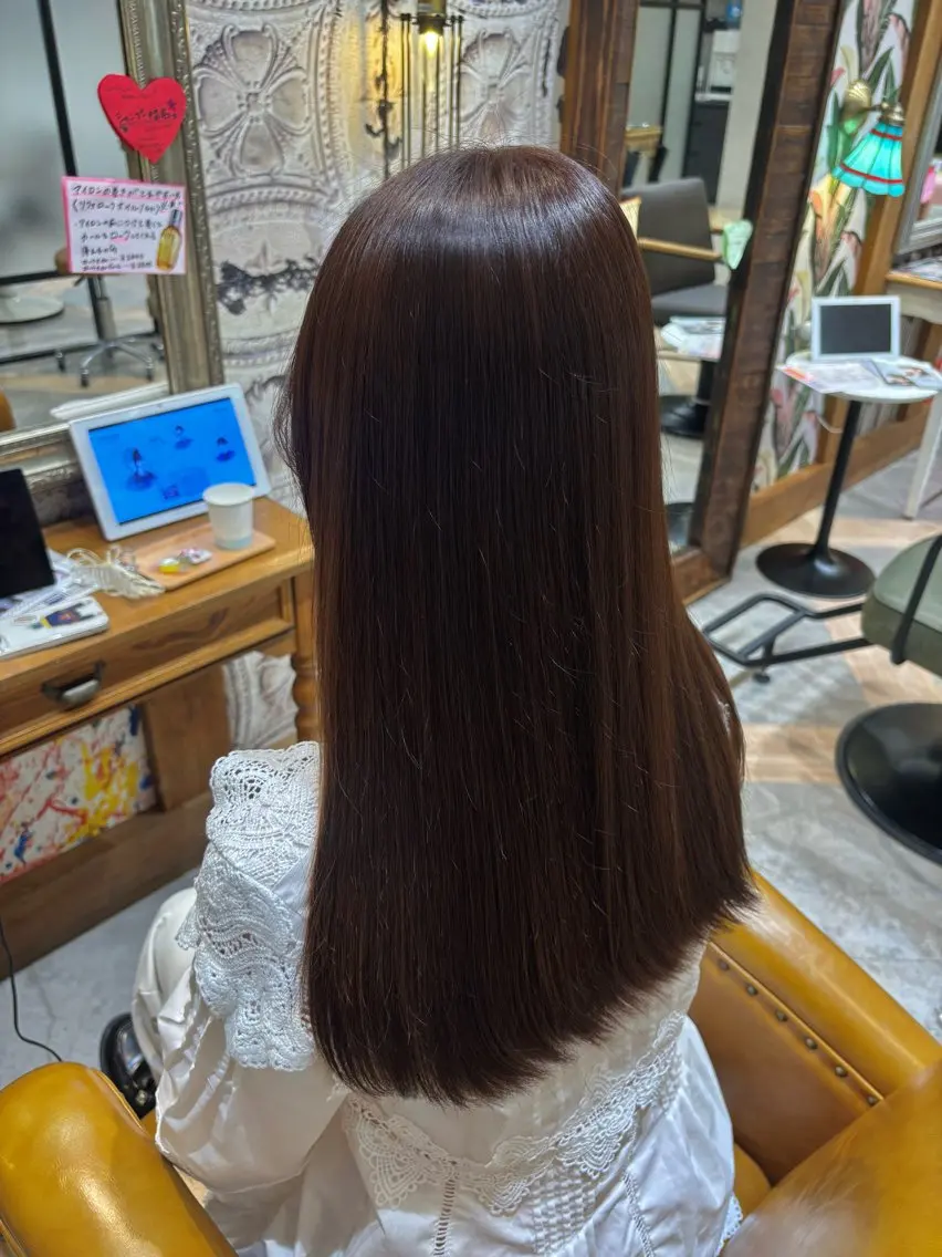 ロング カラー ベージュカラー ブリーチ ブラウンカラー ブラウンベージュ 透明感カラー 嶌﨑 葵衣のヘアスタイル