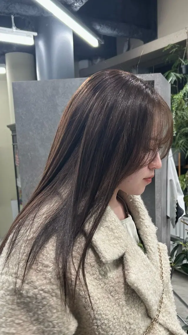 セミロング カラー ESQUISSE リコのヘアスタイル