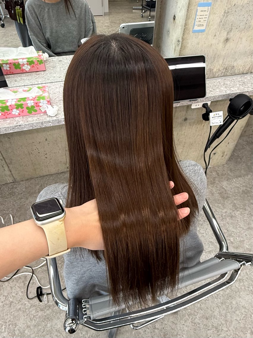 ミディアム カット 縮毛矯正 トリートメント anju/レイヤー カット/ハイトーンのヘアスタイル