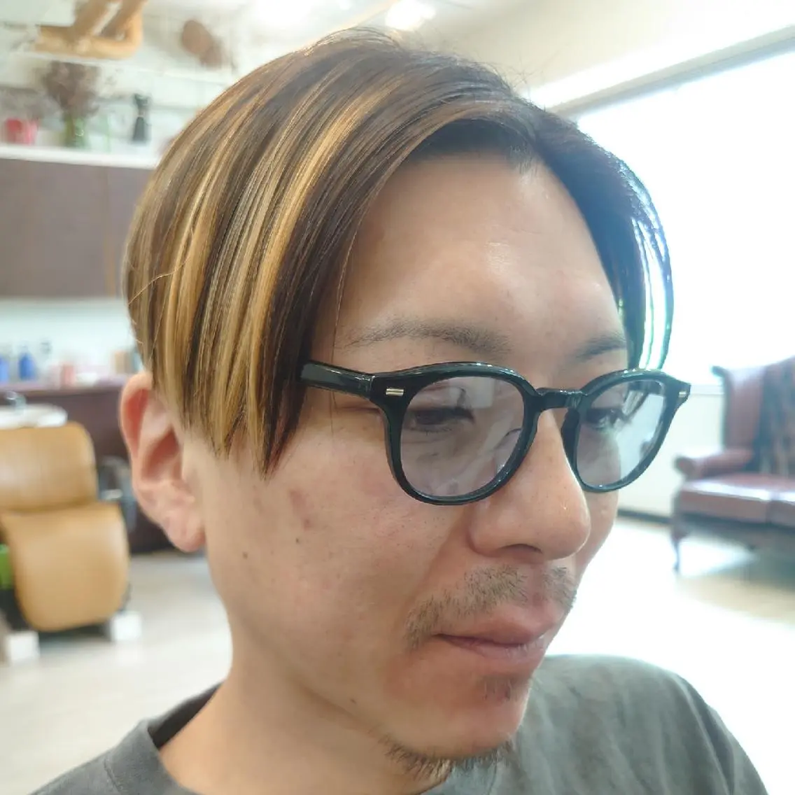 ミディアム 岡本 有正のヘアスタイル