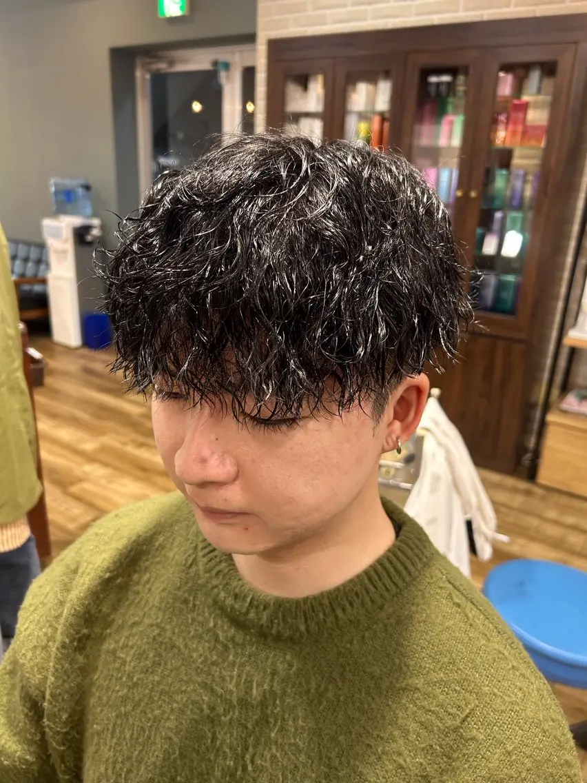 ショート パーマ メンズ メンズパーマ カット パーマ 鶴田 将清のヘアスタイル