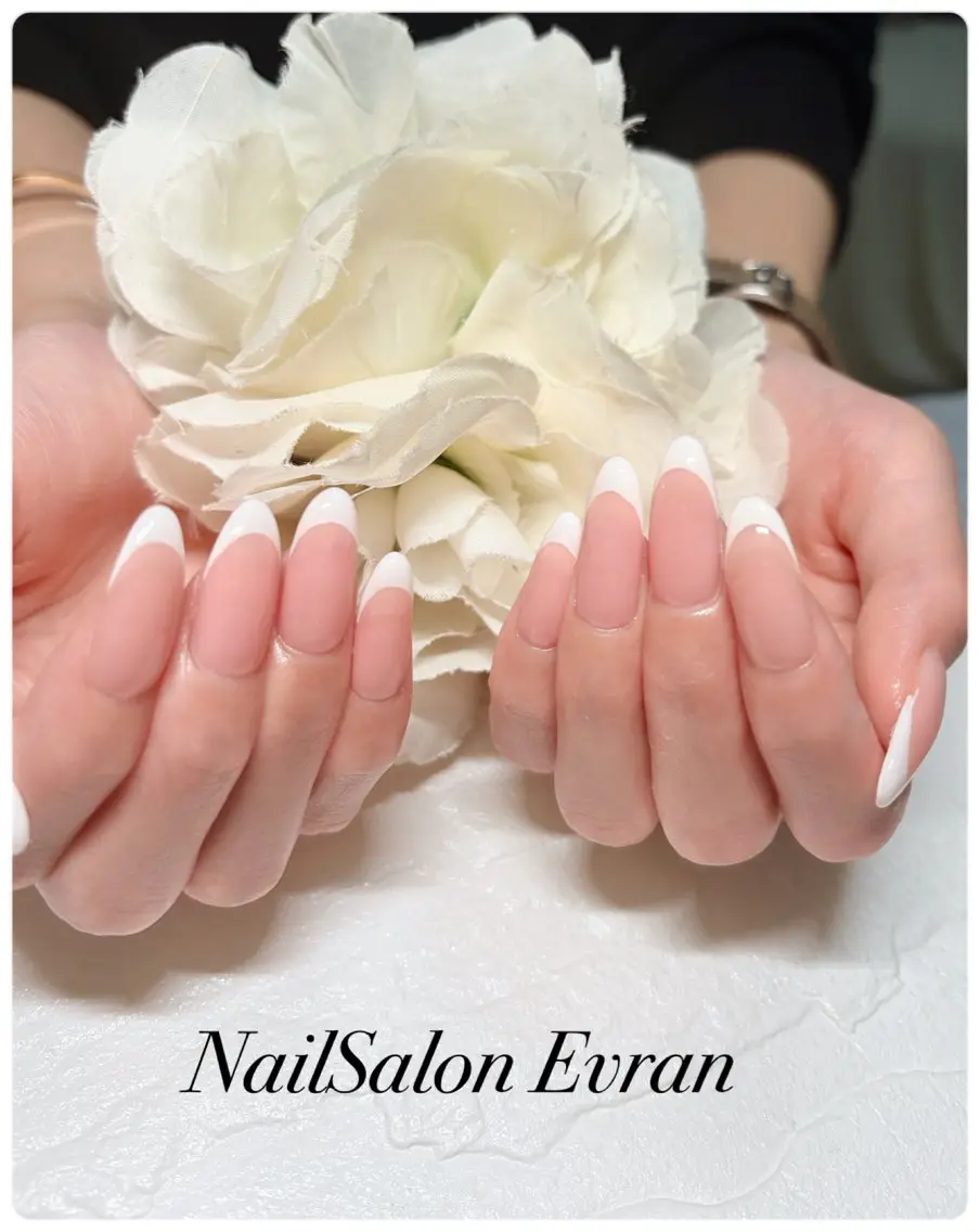 ネイル アートネイル フレンチネイル マグネットネイル 持ち込み ニュアンスネイル ハンドネイル Nail salon Evranのネイルデザイン