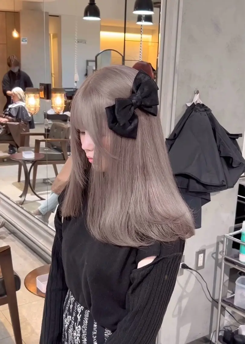 セミロング カラー ヘアアレンジ 🧸ブリーチ特化/前 髪/しょうじりか🎀のヘアスタイル