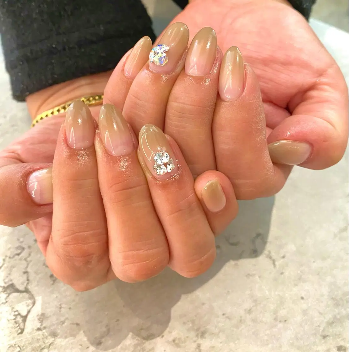 ネイル グラデーション ストーンネイル nail salon eve...のネイルデザイン