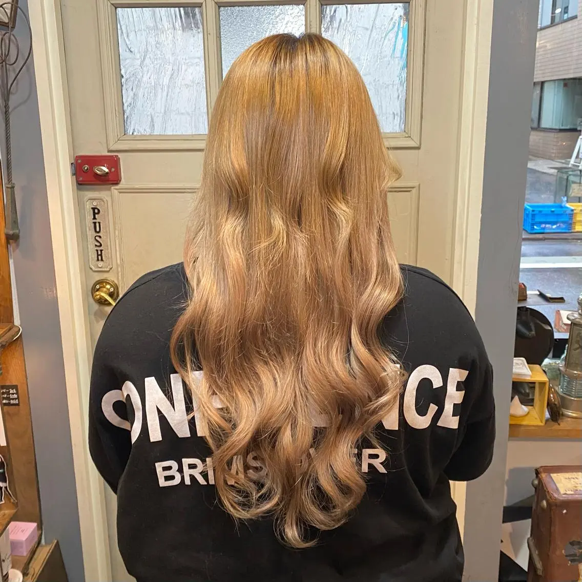 ロング シールエクステ エクステ ハイライト エクステ BRITS 渡辺 菜々子のヘアスタイル