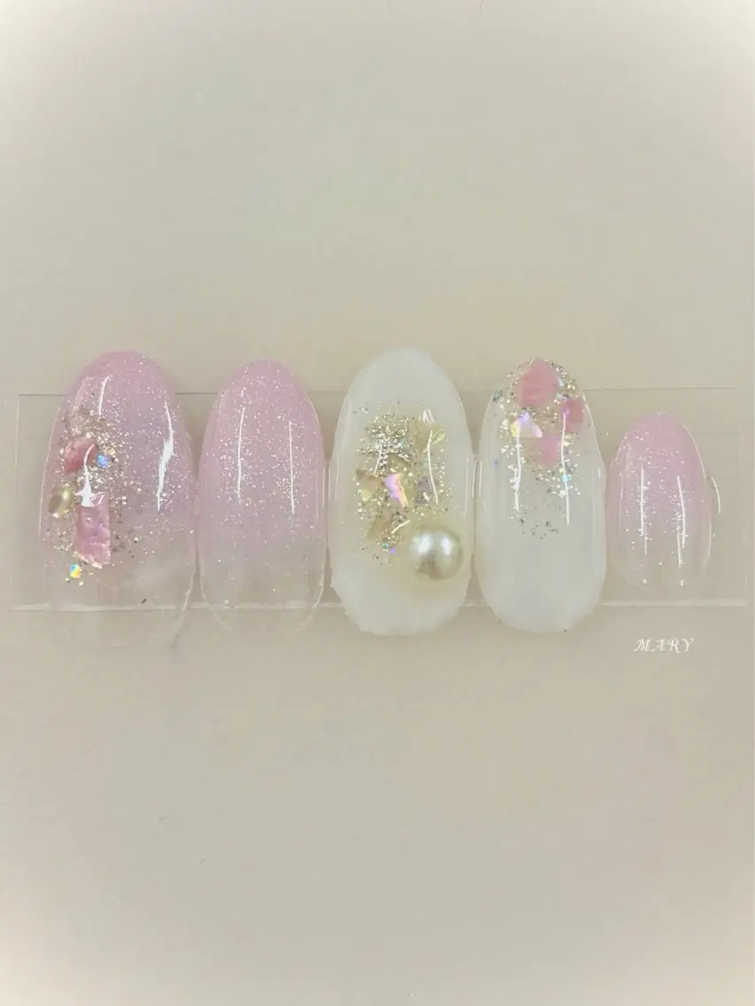 ネイル グラデーション キラキラネイル ニュアンスネイル ピンク 夏ネイル ハンドネイル Mary nail .narumiのネイルデザイン