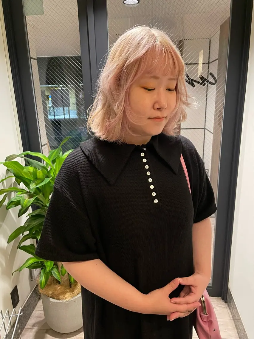 ミディアム カラー ブロンド ピンクカラー ヘアカラー 渋谷 留菜のヘアスタイル