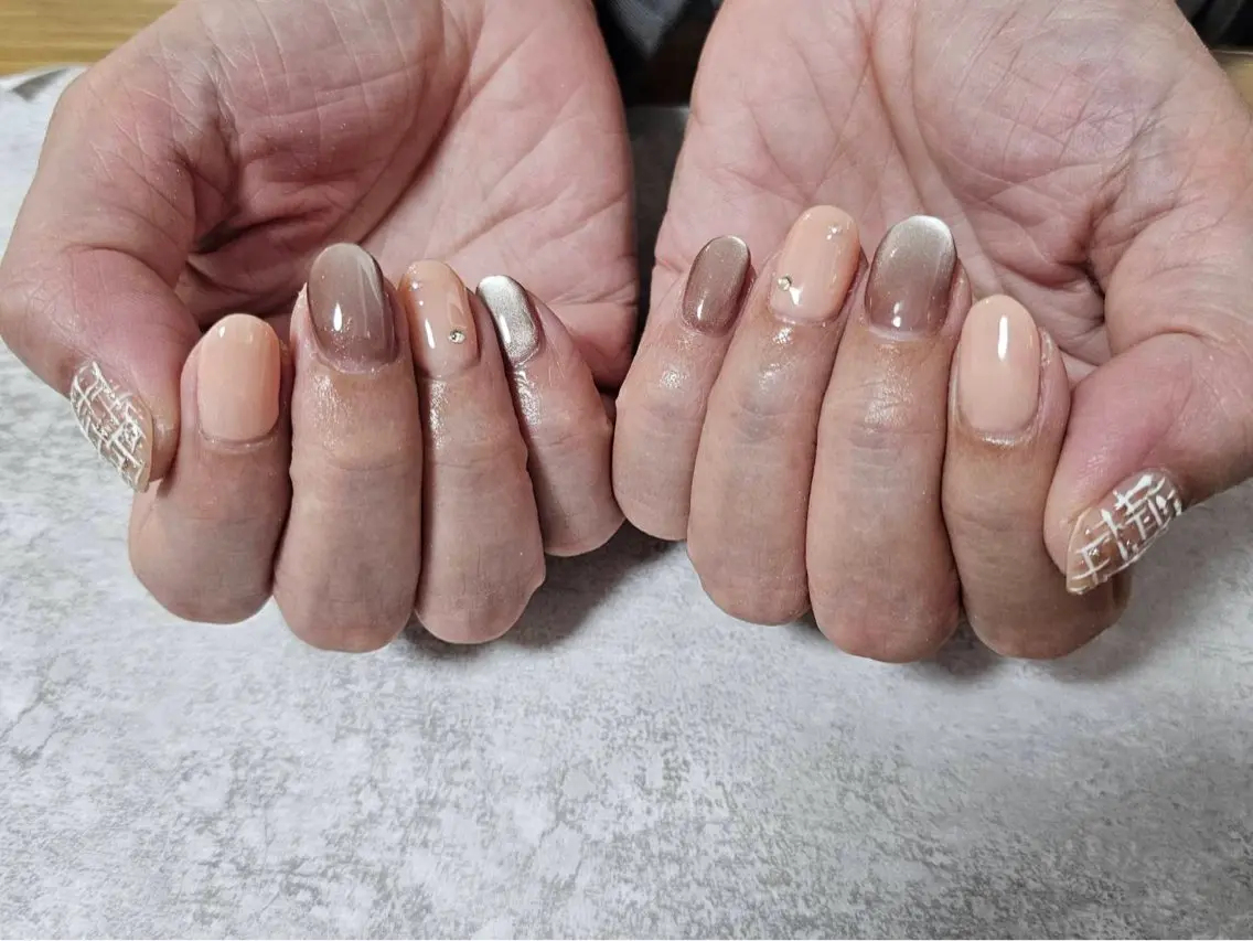 ネイル オーロラネイル フットネイル フレンチネイル ジェルネイル マグネットネイル ハンドネイル mogunail &blowのネイルデザイン