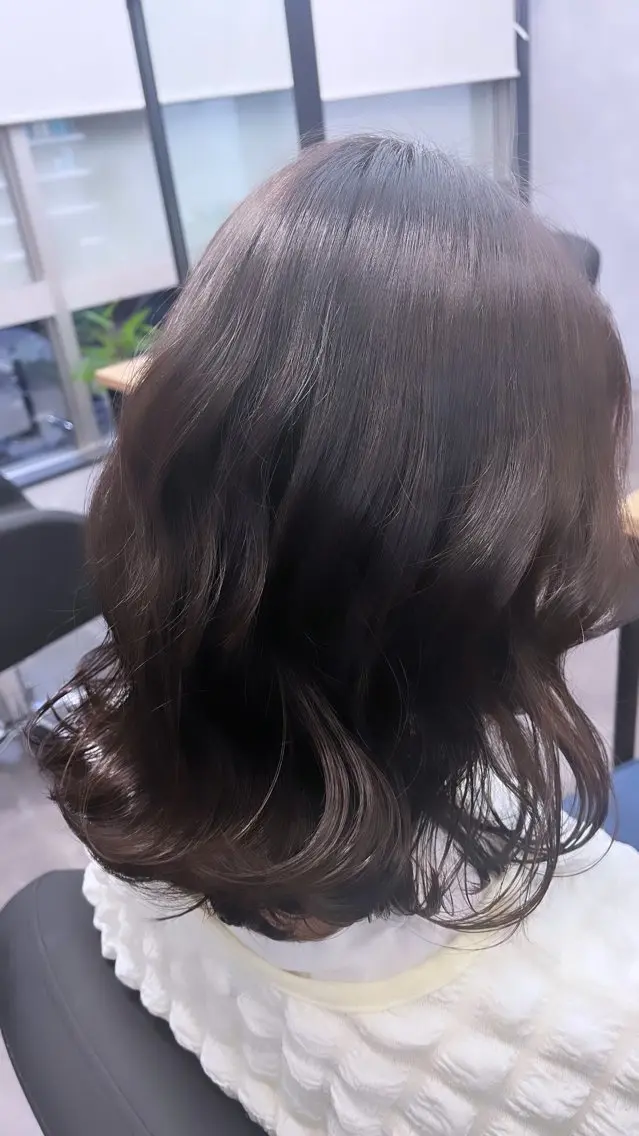 セミロング カラー ブラウンカラー ダークブラウン カット ヘアカラー 熊谷 有紗のヘアスタイル