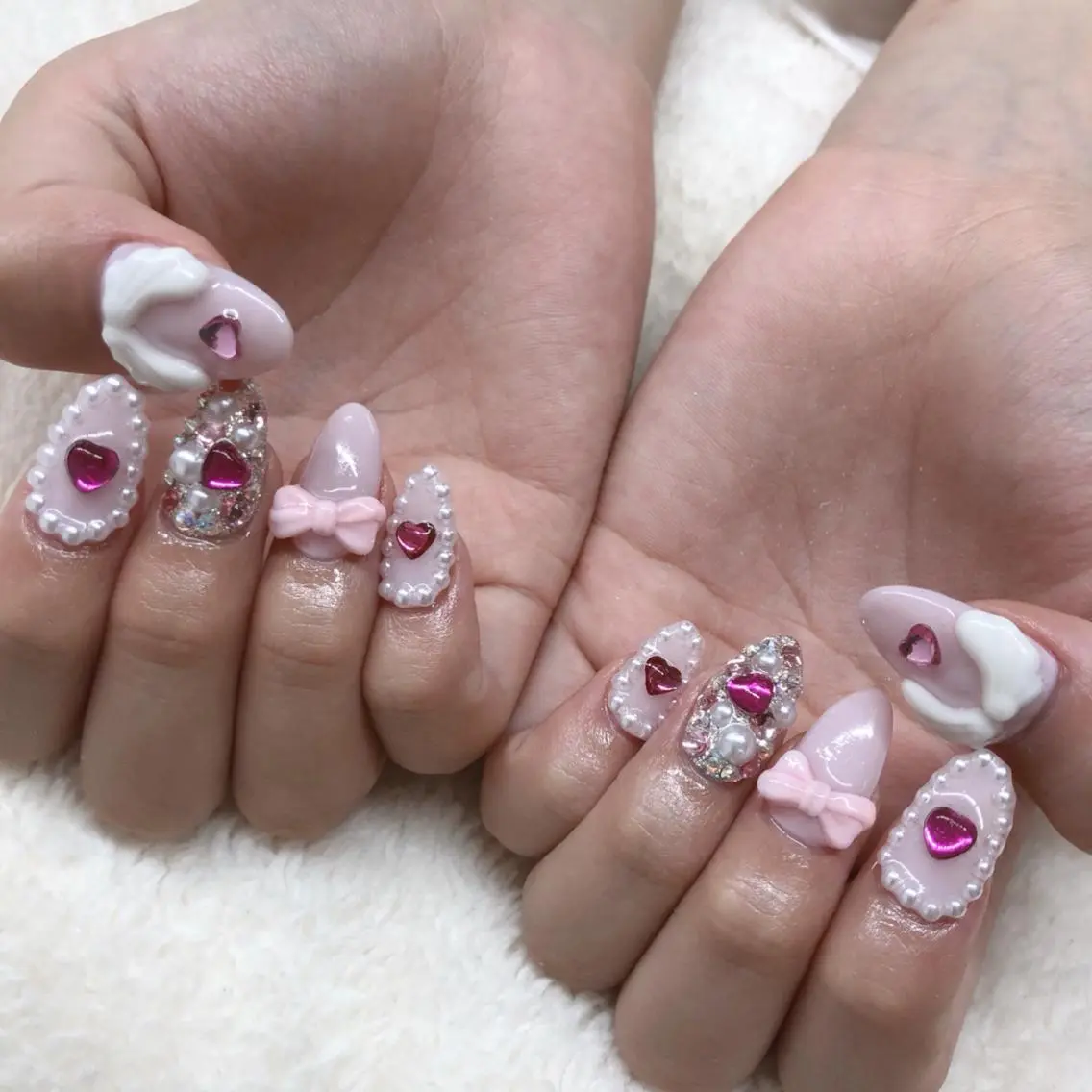 ネイル ピンク リボン ハンドネイル MAYME TAMAKIのネイルデザイン