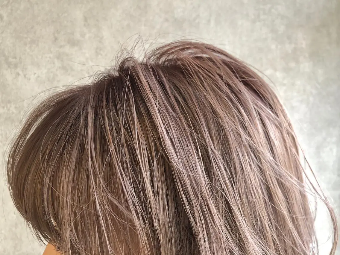 ミディアム カラー 顔周りレイヤーカット ブリーチminamiのヘアスタイル