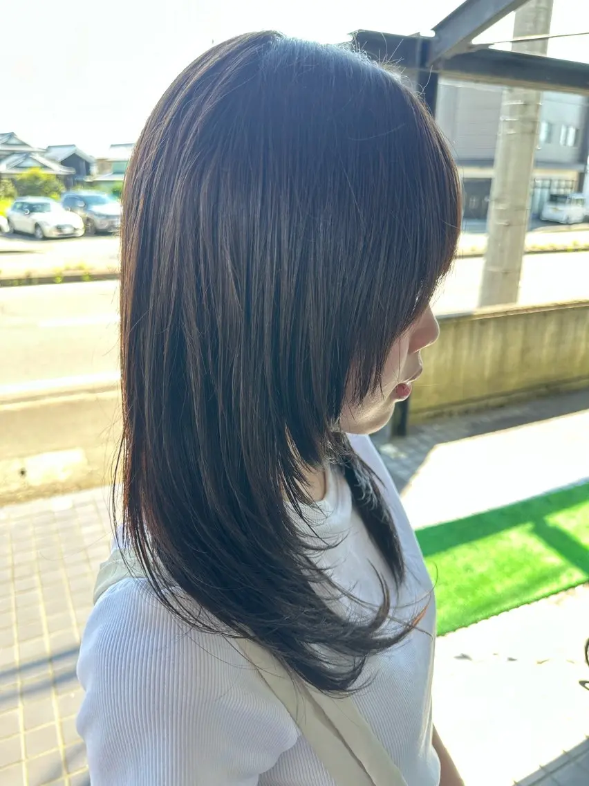 ミディアム レイヤーカット arika オケシ　リョウダイのヘアスタイル
