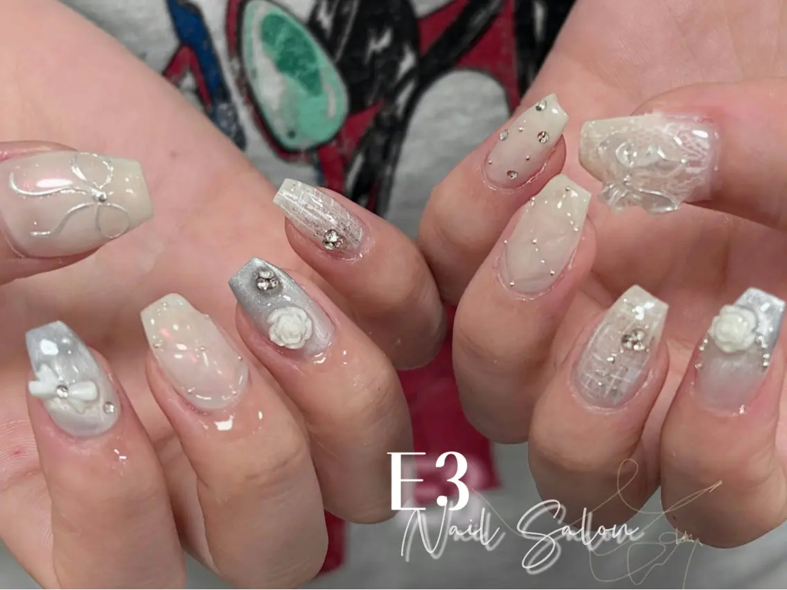 ネイル フレンチネイル ジェルネイル ガラスフレンチ グラデーション キラキラネイル ハンドネイル E3 Nail Salonのネイルデザイン