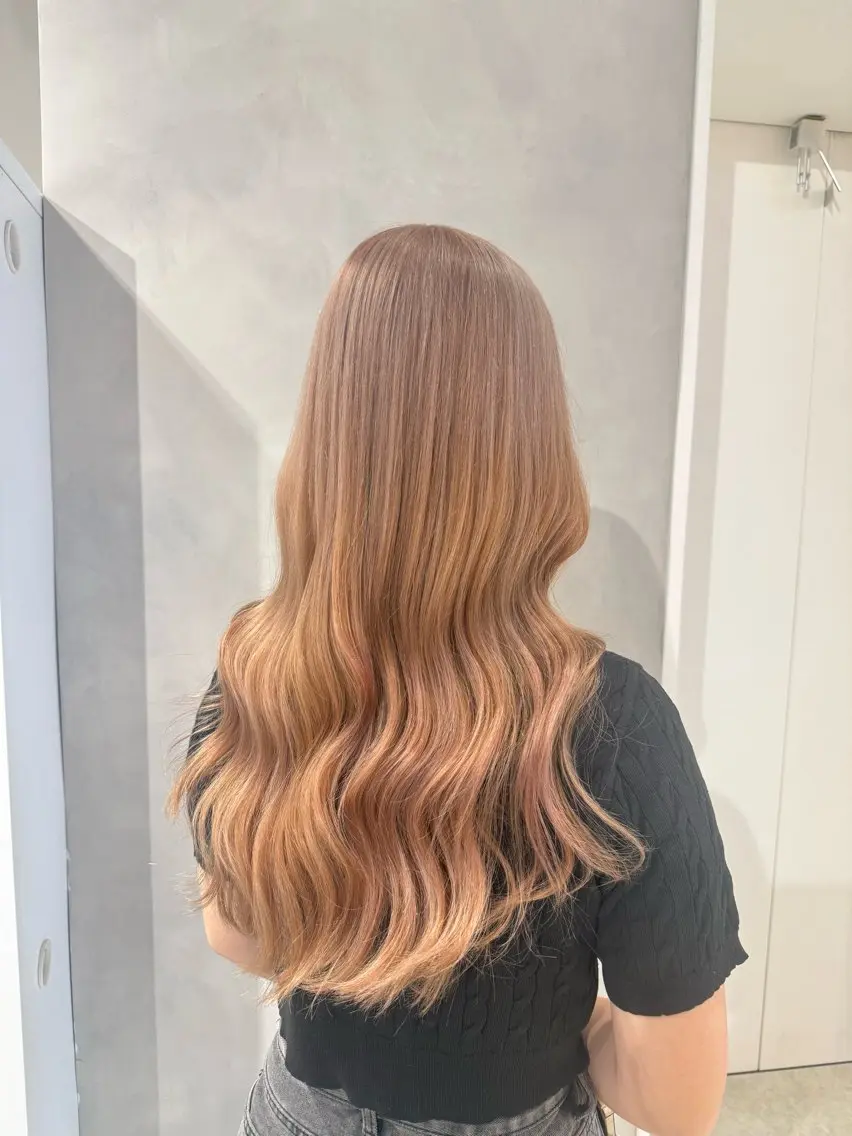 ロング カット ヘアカラー トリートメント ハイトーン/うる艶 カラー Mioのヘアスタイル