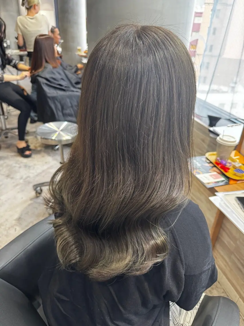セミロング カット ヘアカラー LUPIbyLee Sakuraのヘアスタイル