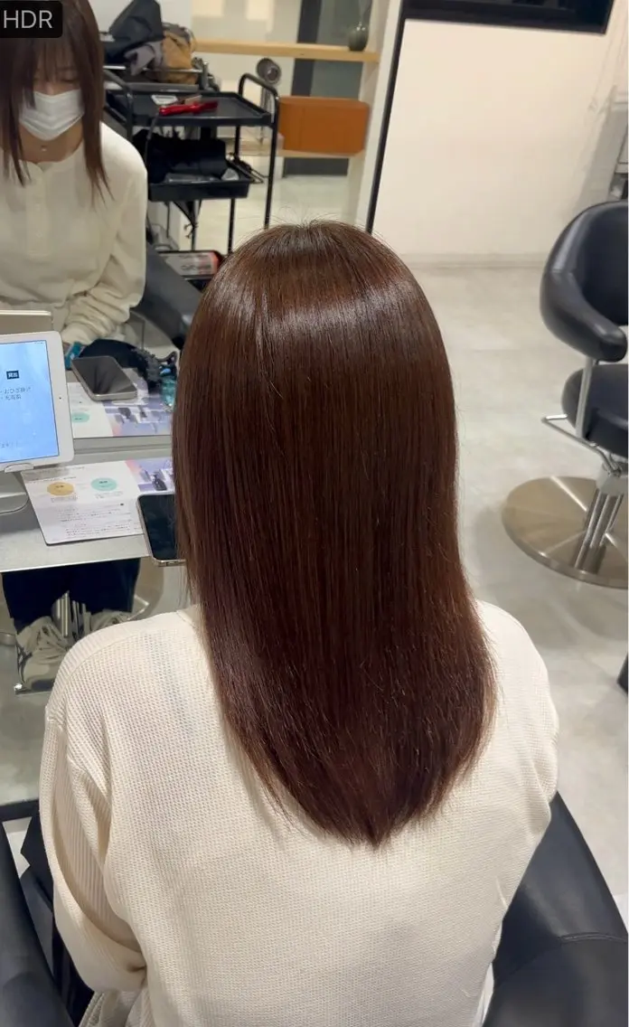 ミディアム カラー FLEEK さつきのヘアスタイル