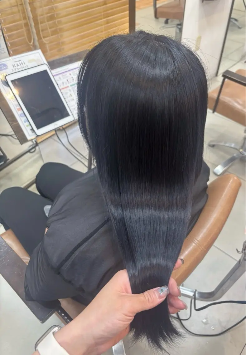 セミロング カラー 黒髪 ブルーカラー ブルーブラック トリートメント ヘアカラー トリートメント 頭皮×髪質改善 透明感カラー💎中村のヘアスタイル