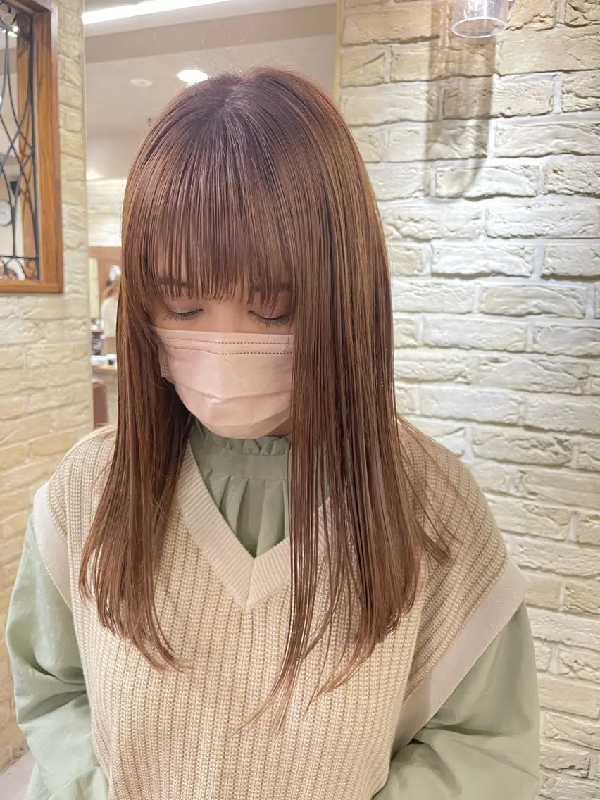 セミロング 河上 麻衣/白髪ぼかしのヘアスタイル