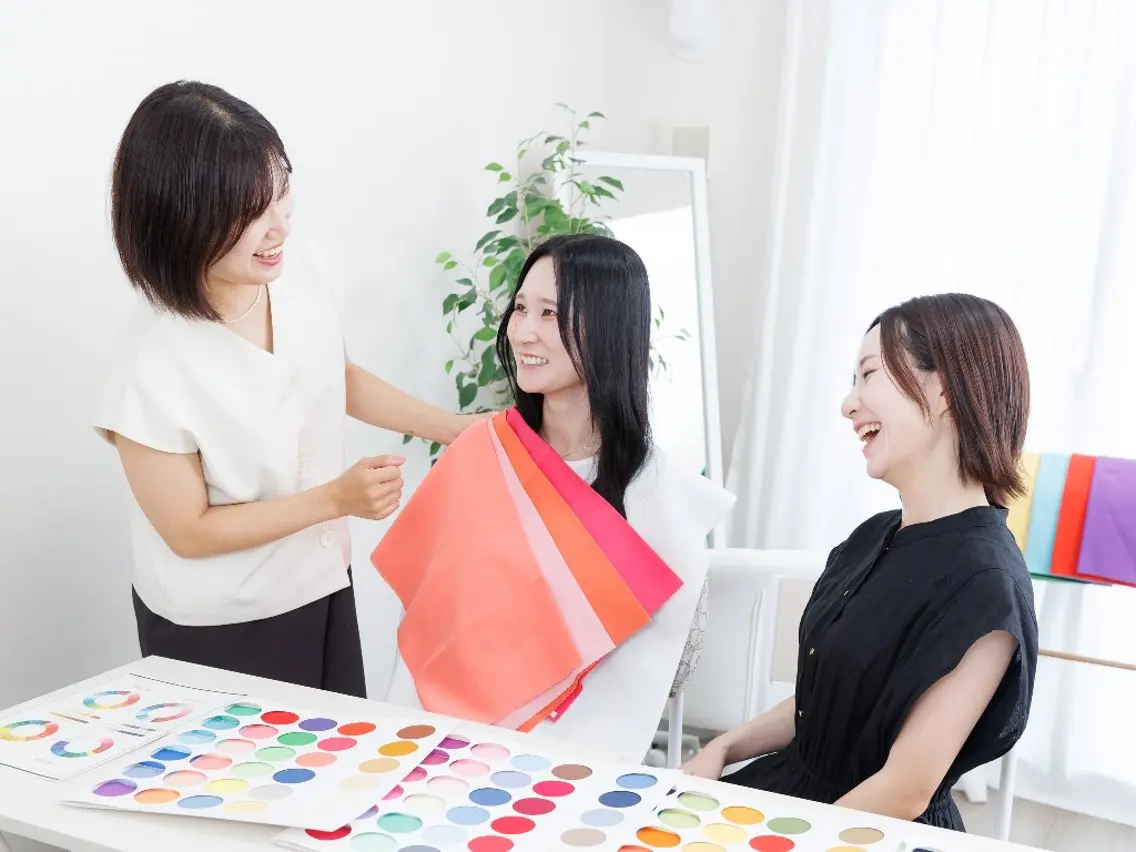 ペア【カラー診断🎨+リップメイク💄】サクッと楽しく思い出作り♡お一人様3,600円の写真