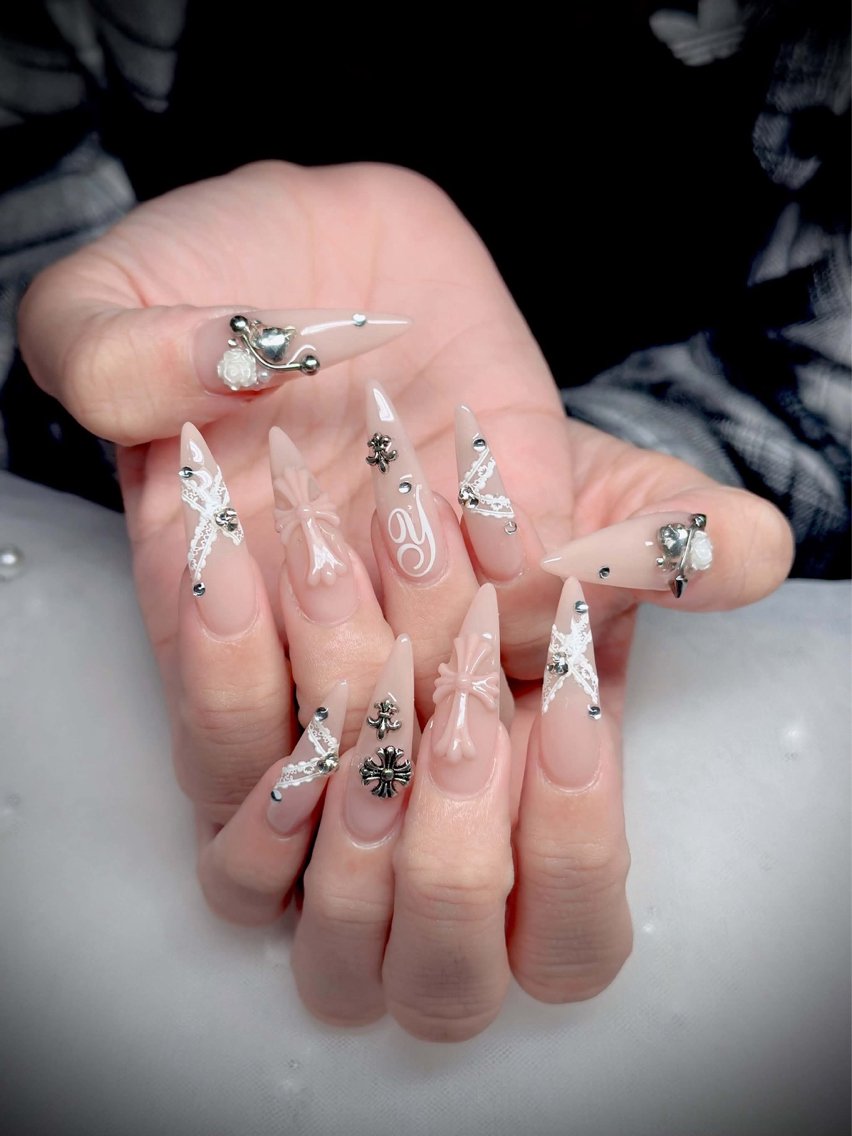 ネイル チークネイル フレンチネイル キラキラネイル 韓国ネイル マグネットネイル ハンドネイル yuuna hbabynailのネイルデザイン